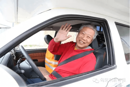 68歲老人張志武再駕覽眾C4房車(chē)環(huán)歐洲