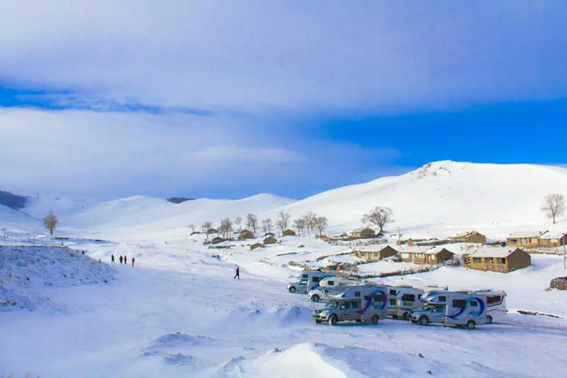 踏雪前行，房車也能雪地越野