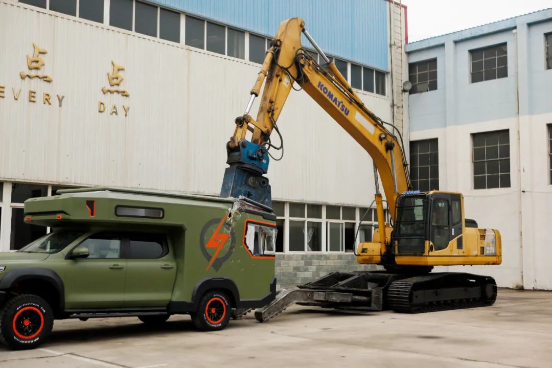 砸掉山海炮旅居車，覽眾房車究竟在搞什么？