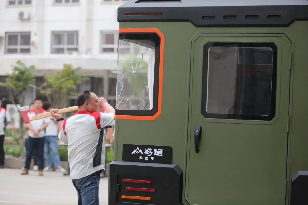 砸掉山海炮旅居車，覽眾房車究竟在搞什么？